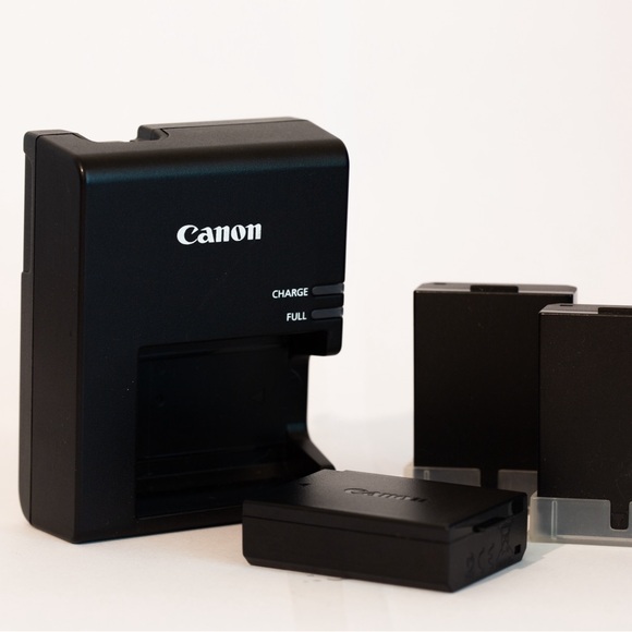 Canon EOS Rebel T5 with 3 lenses and accessories (see description). - Picture 12 of 15